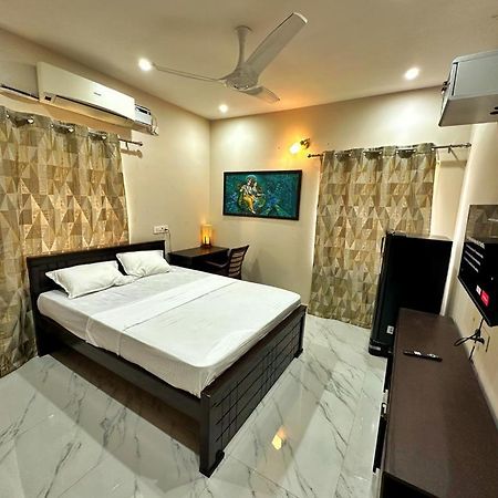 Sri Apartment Deluxe Room A3 Puducherry Buitenkant foto